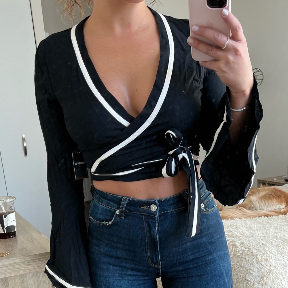 BRAND NEW NWT Forever21 wrap top